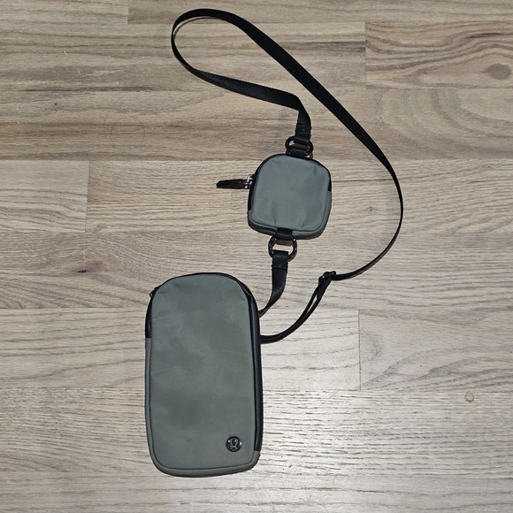 Lululemon Modular Phone Crossbody Bag - Picture 1 of 7